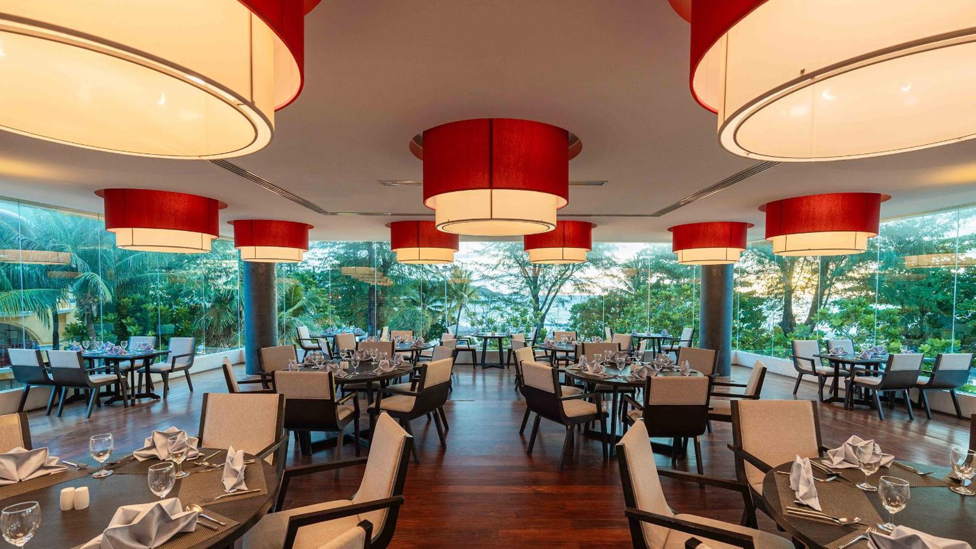सहारा Phuket Graceland And