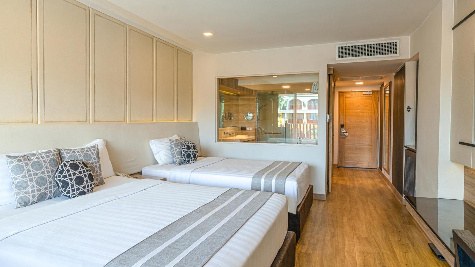 Phuket Graceland And सहारा 5*