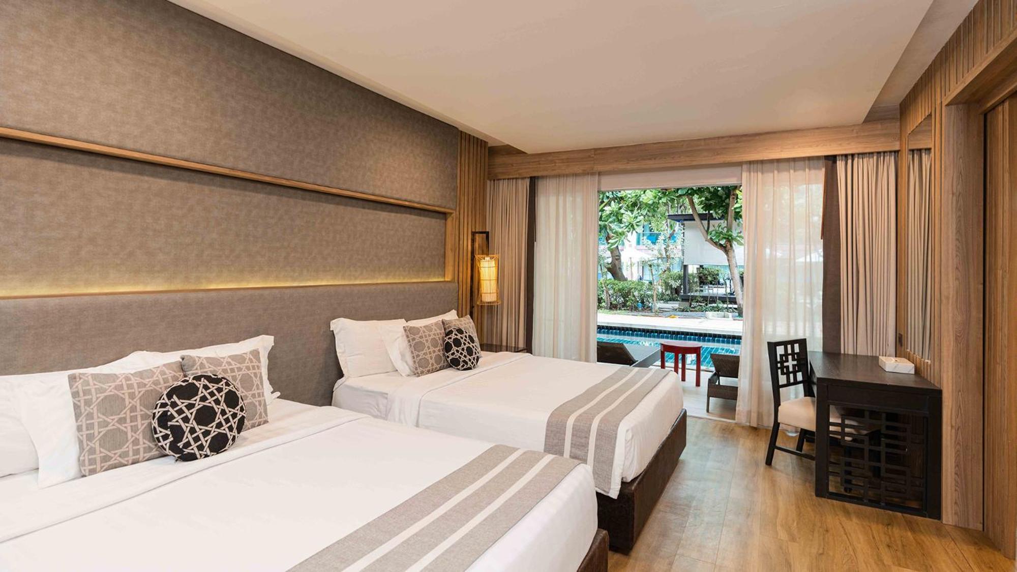 Phuket Graceland And सहारा 5*